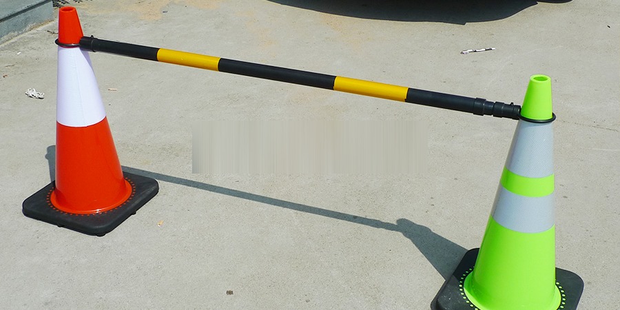1.3M- 2.2M Retractable Cone Bar