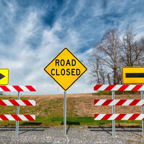 Road Close Sign - Image 3